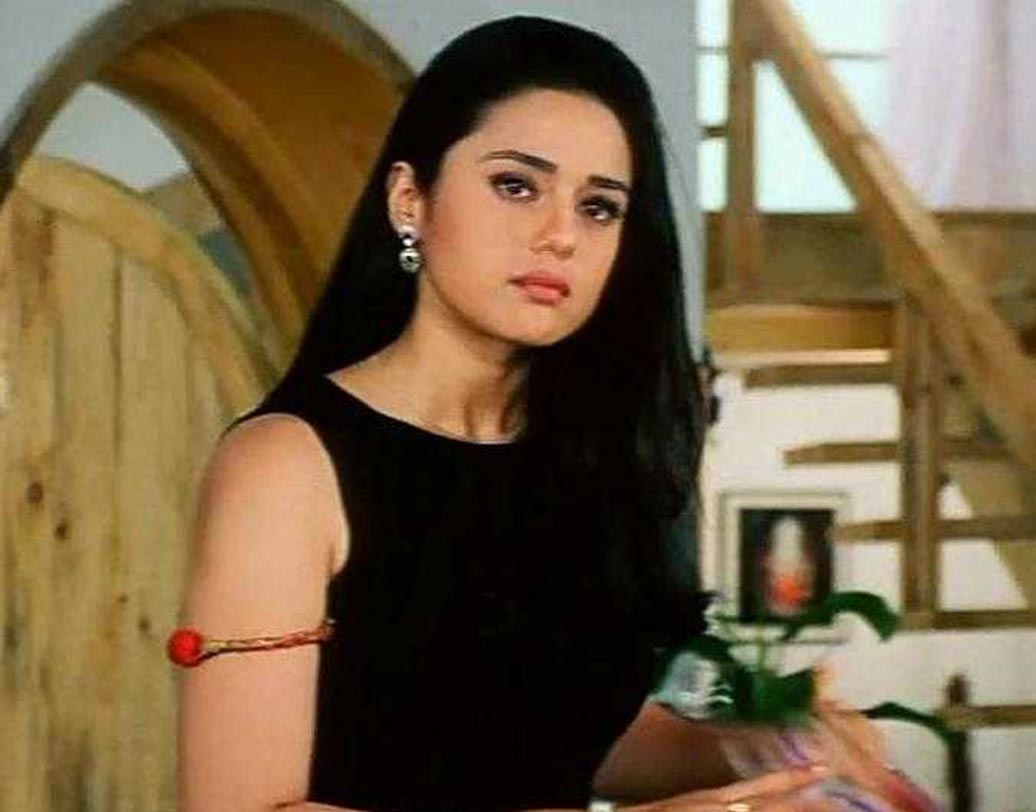 প্রীতি জিন্টা: ‘চোরি চোরি চুপকে চুপকে’ ছবিতে প্র্রীতি জিন্টা অভিনয় করেন এক যৌনকর্মীর ভূমিকায়। ছবিতে সলমন খানের সন্তানের ‘সারোগেট মাদার’ হিসাবে দেখা গিয়েছিল তাঁকে।