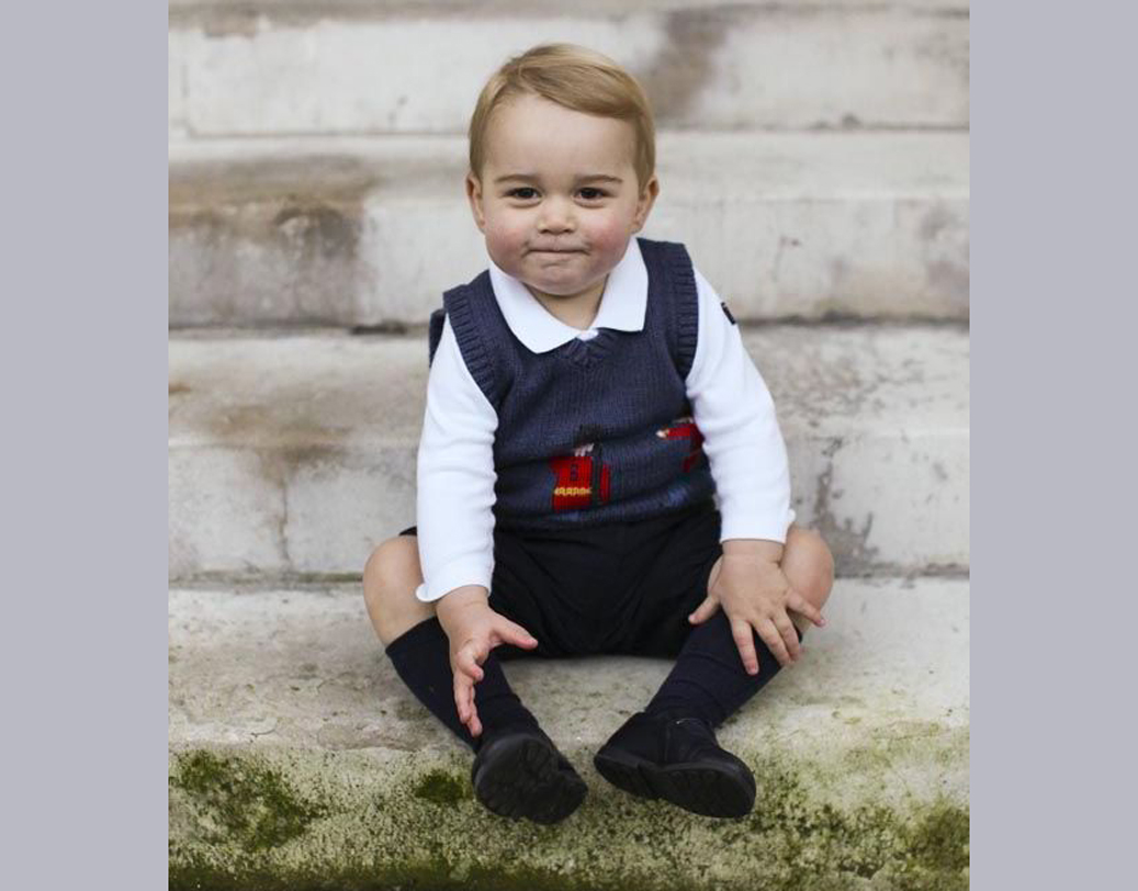 ছবিটি অবশ্য জন্মদিনের নয়। ছোট ভাই লুইয়ের ব্যাপ্টিজমের দিন ম্যাট পোর্টিয়াসের ক্লিয়ারেন্স হাউসে স্মার্ট লুকে জর্জের এই ছবিটি তোলা।