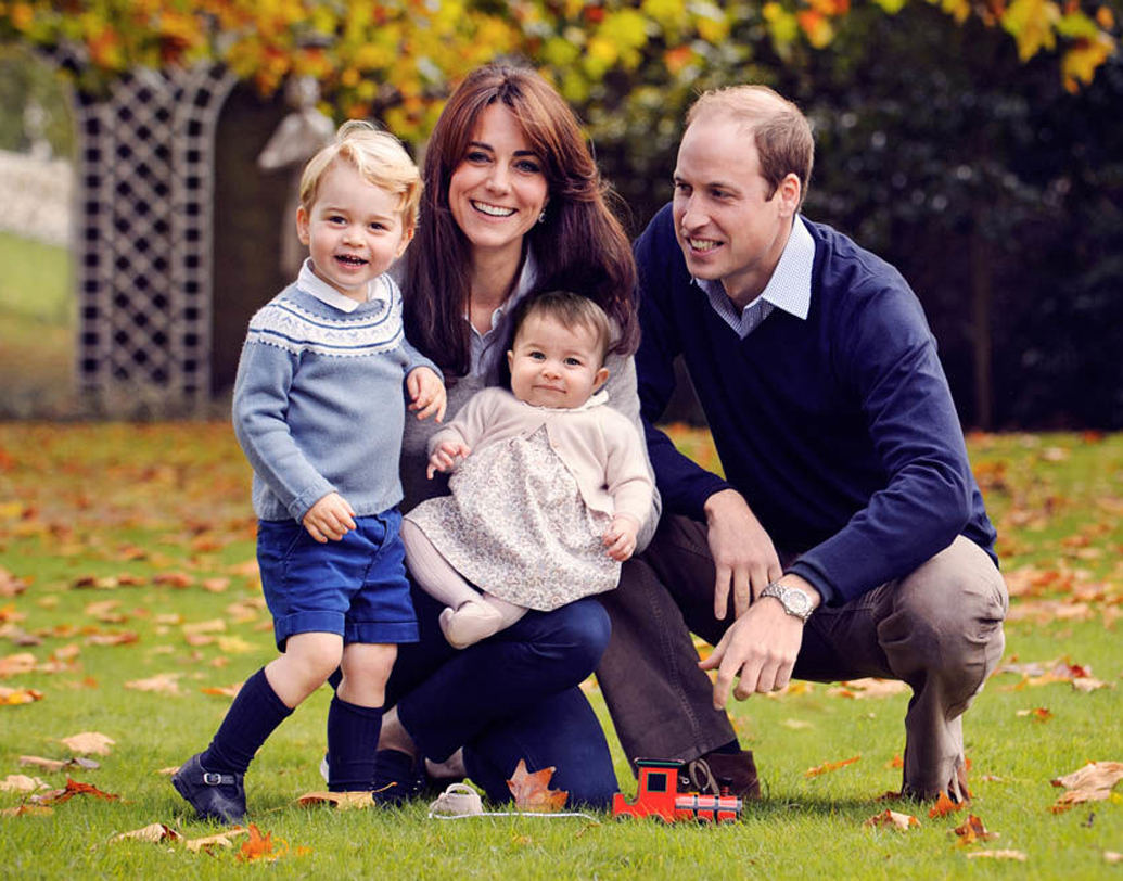 ২০১৬ সালে তৎকালীন মার্কিন প্রেসিডেন্ট বারাক ওবামার সঙ্গে দেখা হয় তার। এরপর খুদের পরা সেই ড্রেসিং গাউনটাই বিক্রি হয়ে যায়।