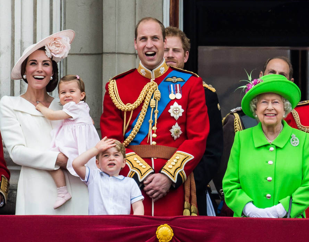 জুন মাসে বাকিংহাম প্রাসাদের বারান্দায় তাকে একবার দেখতে পেয়েছিল লন্ডনবাসী। সে দিন ছিল রানি এলিজাবেথের জন্মদিন।