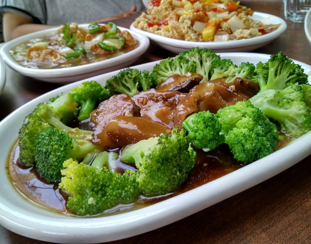 ব্রকোলি: এতে প্রচুর ফাইবার, বিভিন্ন খনিজ লবণ ও ভিটামিন তো আছেই, সঙ্গে রয়েছে ফটোকেমিক্যাল। এটি চর্বি জমতে দেয় না শরীরে। তাই ব্রকোলিতে ভরসা রেখে কমিয়ে ফেলুন ভুঁড়ি। শীতে চুটিয়ে খান ফুলকপি। ফুলকপিরও রয়েছে একই গুণ। ছবি: পিক্সঅ্যাবে।