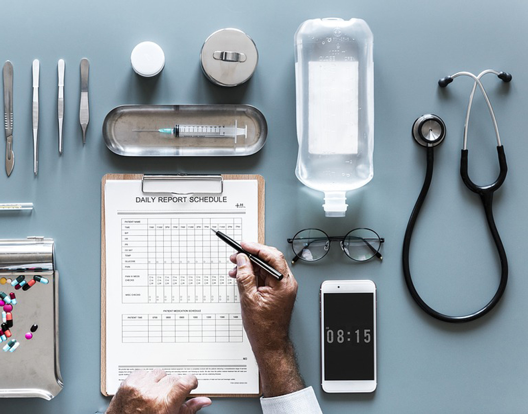 ডিম্বাশয়ে সিস্ট থেকে ক্যানসার হতে পারে কি না, তা নিয়ে জল্পনার শেষ নেই। চিকিৎসকরা কিন্তু অভয় দিচ্ছেন। জানাচ্ছেন, সময় মতো চিকিৎসা আর রোগ নির্ণয় হলে ক্যানসারের ঝুঁকি কমে অনেকটাই। তবে দীর্ঘ দিন ওষুধ না খেয়ে একে ফেলে রাখলে ডিম্বাশয়ের ক্যানসারের ঝুঁকি বেড়ে যায়। ছবি: পিক্সঅ্যাবে।