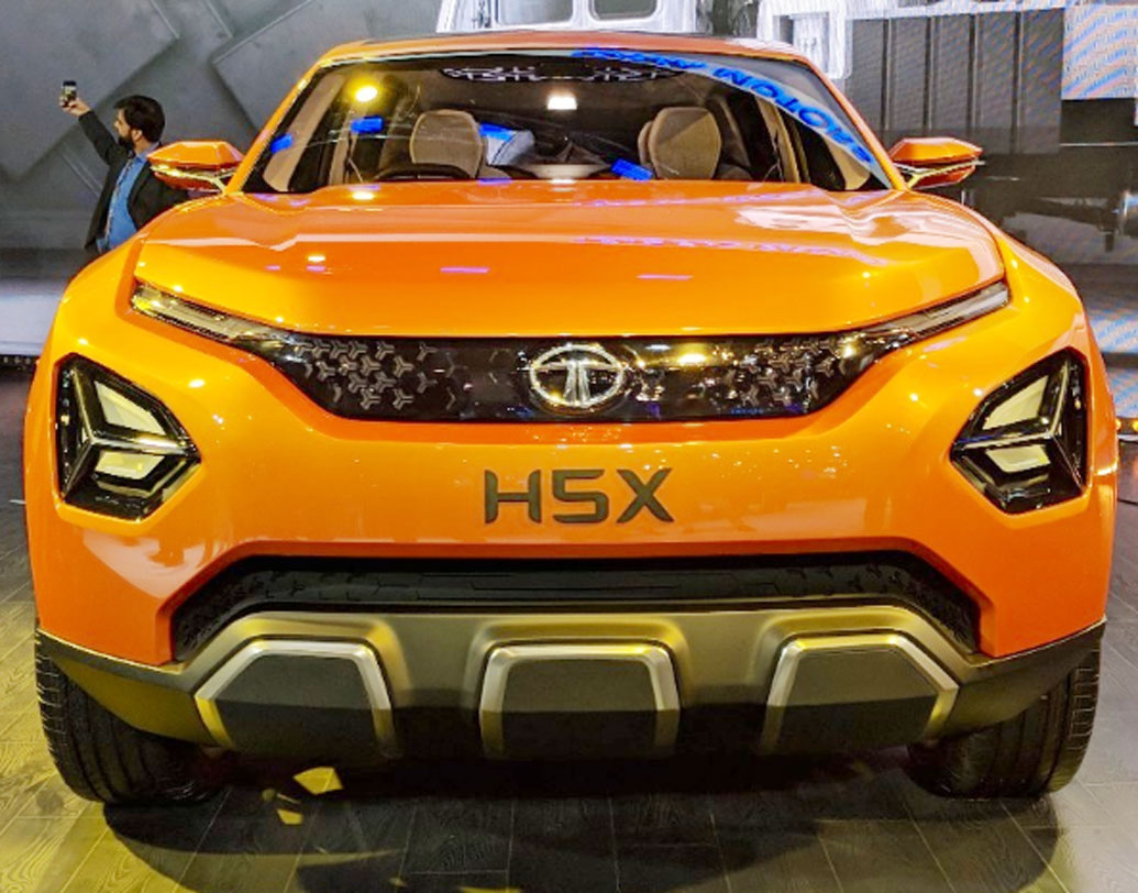 ‘এইচ ৫ এক্স’ কনসেপ্টকে কাজে লাগিয়ে এই এসএউভি তৈরি করেছে টাটা। নতুন এই মডেলটির নাম দেওয়া হয়েছে ‘হ্যারিয়ার’। দাম হতে পারে ১০-১৫ লক্ষের মধ্যে।