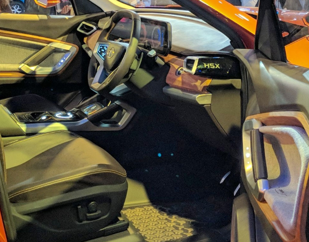 ভারতে এখন সবচেয়ে জনপ্রিয় এসইউভি হল জিপ কম্পাস। টাটার দাবি, জিপ কম্পাসকে চ্যালেঞ্জের মুখে ফেলে দেবে হ্যারিয়ার।