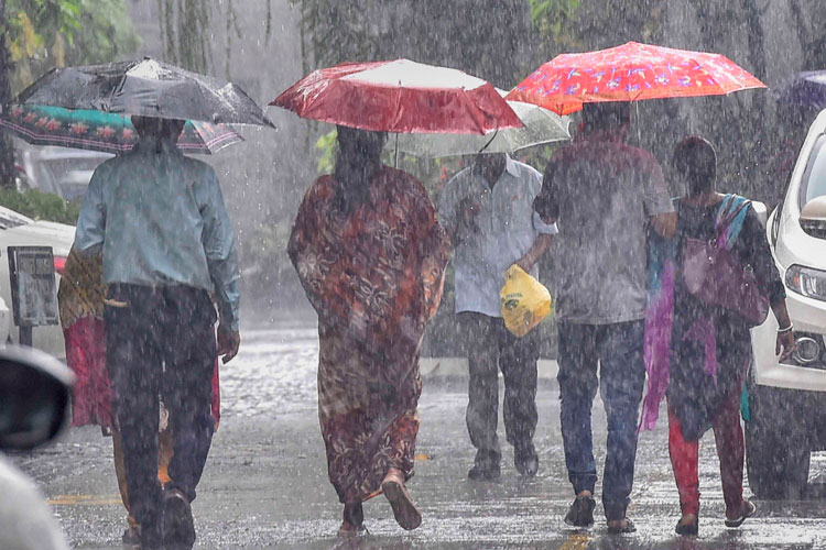 আজও বিক্ষিপ্ত বৃষ্টি হবে কলকাতা-সহ দক্ষিণবঙ্গের রাজ্যগুলিতে। ফাইল চিত্র।