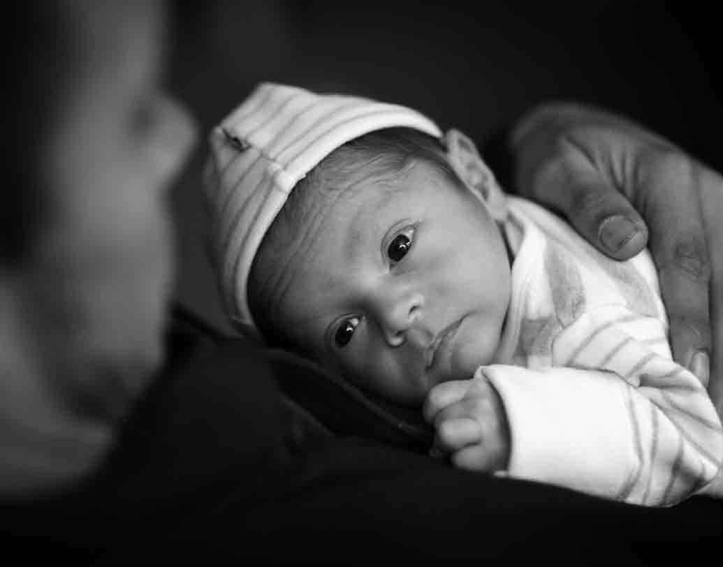 পুরুষ সক্ষম, অথচ মহিলা অক্ষম এমন পরিস্থিতিতে ‘ইকসি’-ও কাজে আসে না। তখন কাজে আসে ‘ওভাম ডোনেশান’ পদ্ধতি। গোনাডোট্রপিন ইঞ্জেকশানের মাধ্যমে ডিম্বাণু সংগ্রহ করা হয় রোগীর নির্বাচন করে দেওয়া কোনও সক্ষম নারীর শরীর থেকে। পুরুষটির শুক্রাণুও সংগ্রহ করে রাখা হয় গবেষণাগারে।