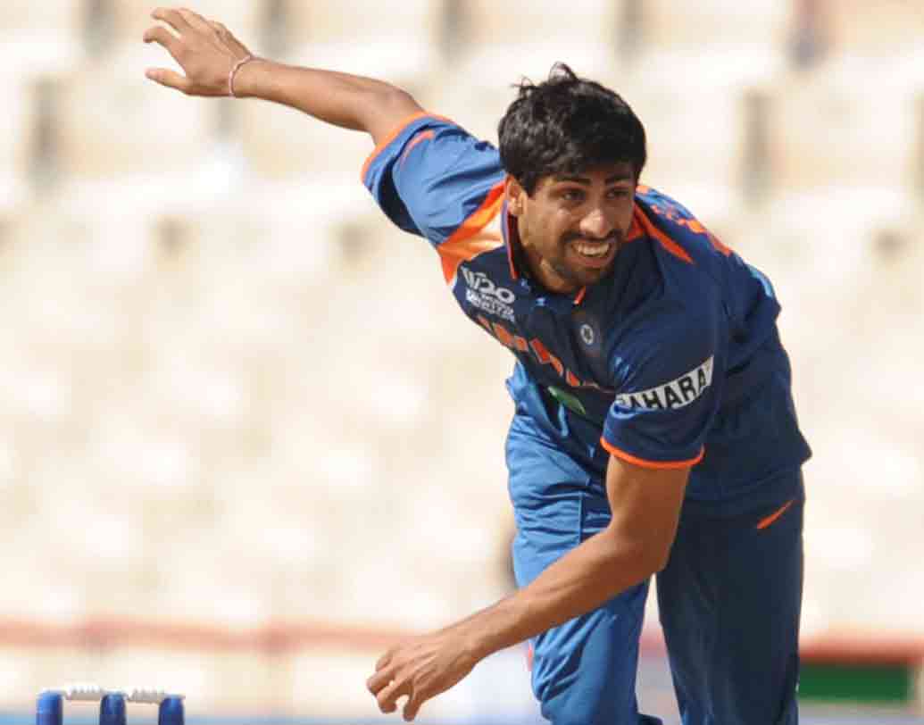 আশিষ নেহরা: এই ফর্ম্যাটে ভারতের সর্বকালের অন্যতম সেরা পেসার। ২৭ ম্যাচে ৩৪ উইকেট নেওয়া নেহরা থাকছেন আমাদের এই দলে।