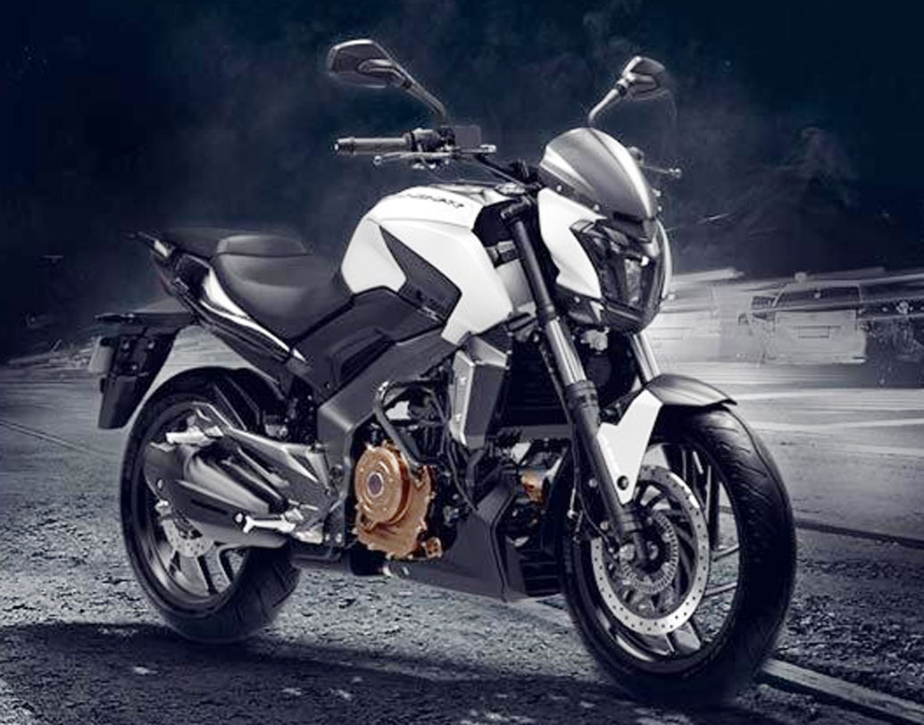 বাজাজ ডমিনার ৪০০: বাজাজ অটো-র ফ্ল্যাগশিপ প্রোডাক্ট ডমিনার। ৩৭৩.৩ সিসির এই বাইকে রয়েছে সিঙ্গল সিলিন্ডার এবং ফুয়েল ইনজেক্টেড মোটর। ডুয়াল চ্যানেল এবিএস রয়েছে ১ লক্ষ ৬২ হাজারের এই বাইকে।