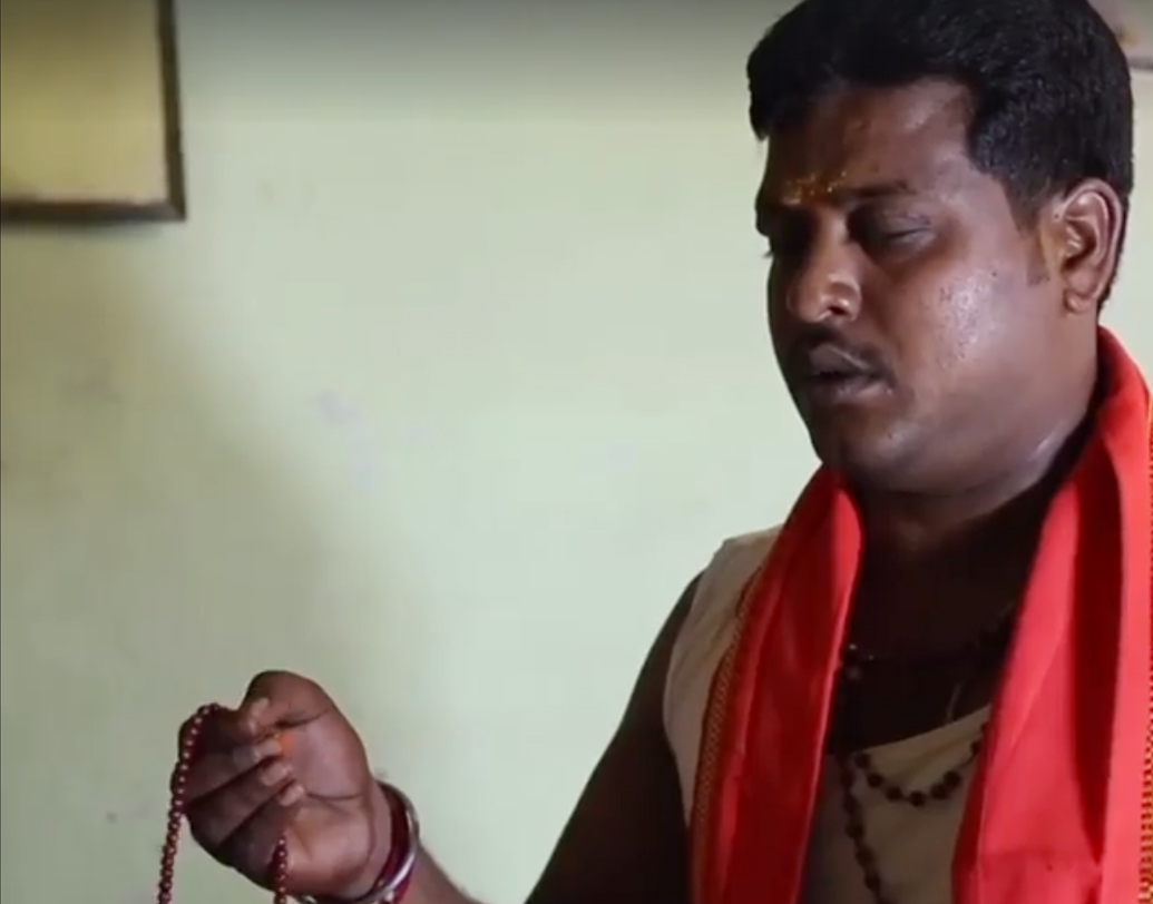 একে তো ট্রাম্পের ভক্ত বুসা। তার উপর এই ঘটনার পর তিনি মনে করেন, ভালবাসা দিয়েই জয় করা যায় সব হিংসাকে। বুসার দাবি, ভারতীয় সংস্কৃতি, ভারতীয়দের অহিংস নীতিতে ভর করেই ট্রাম্পকে তাঁর সিংহাসনে ঠাঁই দিয়েছেন তিনি।