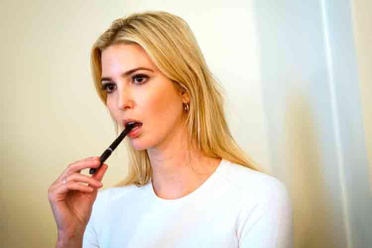 এ ছাড়াও ডোনাল্ড ট্রাম্পের কন্যা ইভাঙ্কা ট্রাম্প, ‘ব্যাঙ্ক অফ আমেরিকা’র চেয়ারম্যান ব্রায়েন থমাস ময়নিহান, ভুটানের রাজা-রানির মতো ব্যক্তিরাও রয়েছেন সে দিনের অতিথি তালিকায়।