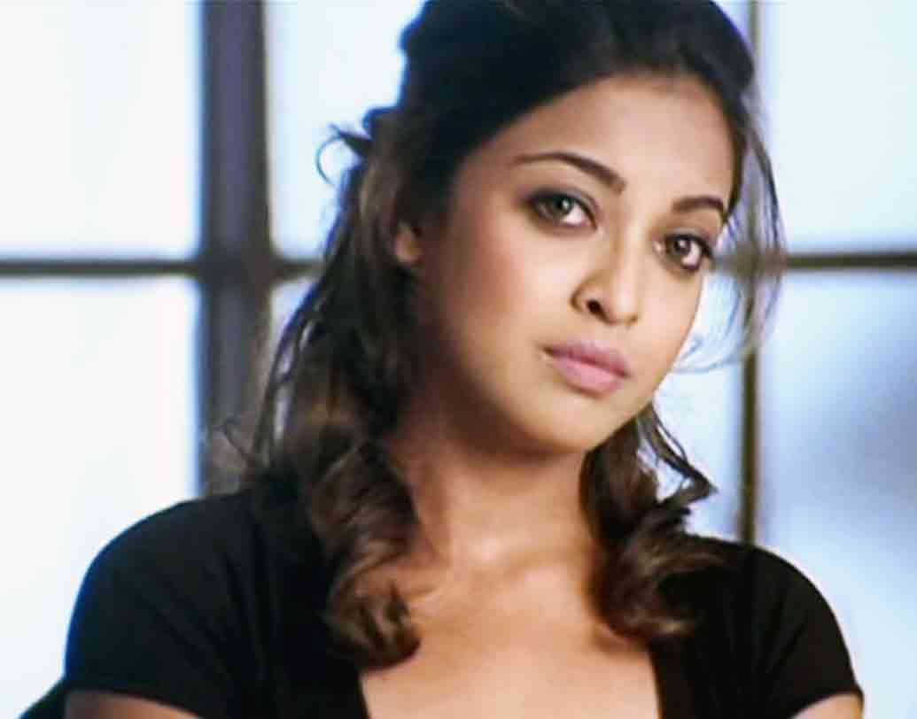 ‘আশিক বনায়া আপনে’ ছবিতে ইমরান হাশমির সঙ্গে তনুশ্রীর রোম্যান্স সিনে দুনিয়া চিরকাল মনে রাখবে। ‘চকোলেট’, ‘রকিব: রাইভালস ইন লভ’, ‘ঢোল’, ‘রিস্ক’, ‘গুড বয় ব্যাড বয়’, ‘স্পিড’ ইত্যাদি ছবিতে দাপটের সঙ্গে অভিনয় করে গিয়েছেন তনুশ্রী।