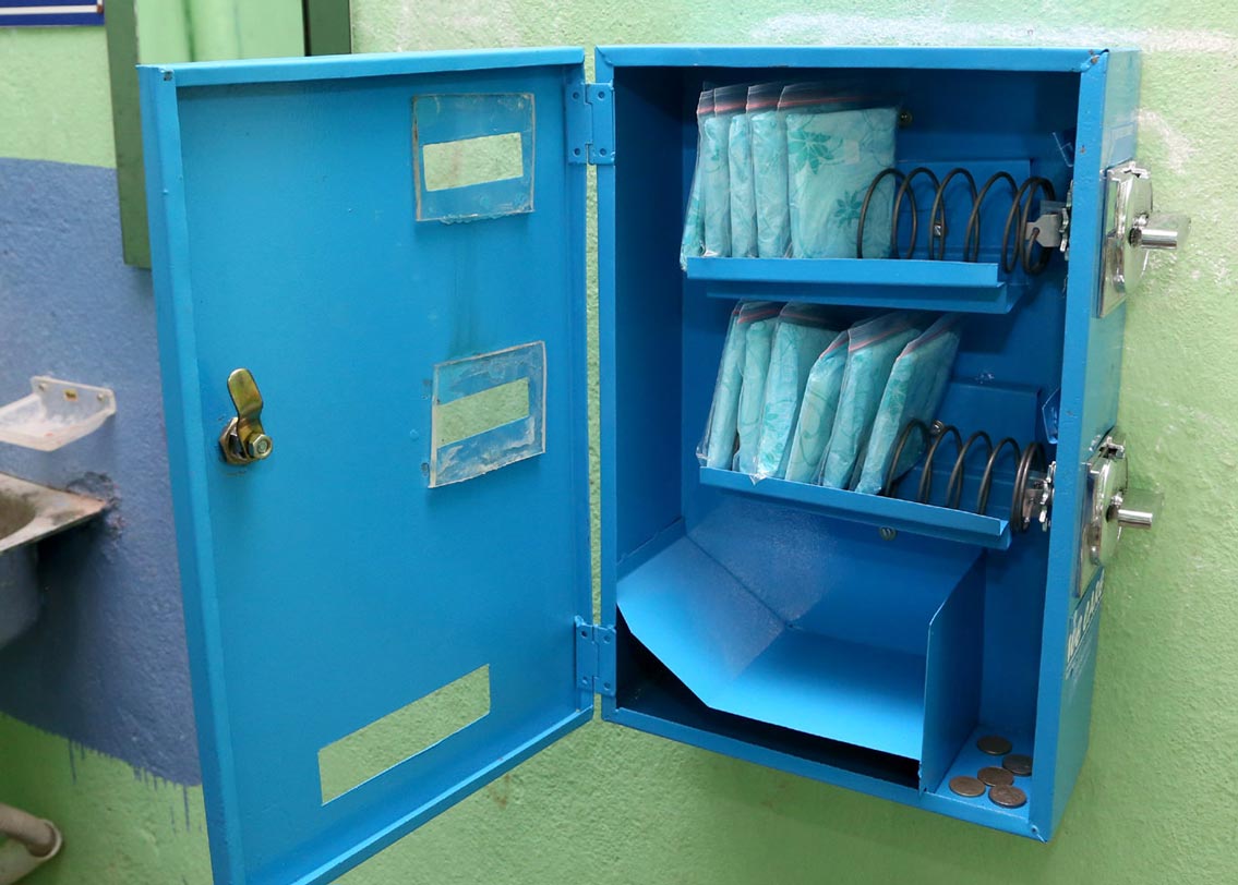 ১৮, ১২ ও ৫ শতাংশ থেকে কমে শূন্য হচ্ছে জিএসটি। দাম কমছে পাথর, মার্বেল, কাঠ, রাখী, স্যানিটরি ন্যাপকিন, শালপাতার সামগ্রীর।