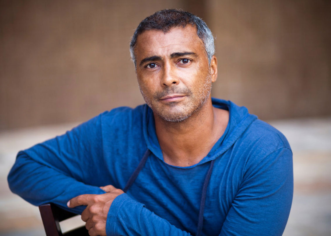 রোমারিও: ১৯৯৪ সালে ব্রাজিলের বিশ্বকাপ জেতার অন্যতম কারিগর ছিলেন রোমারিও। ব্রাজিল ফুটবলে পেলে এবং রোনাল্ডোর পরই রোমারিও-র নাম নেওয়া হত এতদিন। বর্তমানে তিনি ব্রাজিলের সেনেটর। রিও ডি জেনেইরোর গর্ভনরের জন্য নির্বাচনে লড়তে চলেছেন।