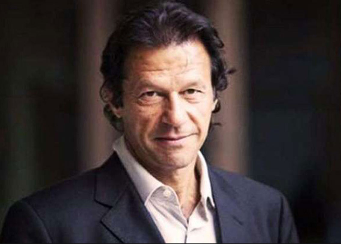 ইমরান খান: পাকিস্তান ক্রিকেট দলের প্রাক্তন অধিনায়ক। ১৯৯৬ সালে তিনি পাকিস্তান তেহরিক-ই-ইনসাফ নামে নিজের একটি দল গঠন করেন। পাকিস্তানের সাধারণ নির্বাচনে তাঁর দল ১১০ আসনে জয়ী হয়েছে। পাকিস্তানের প্রধানমন্ত্রী হতে চলেছেন তিনি।