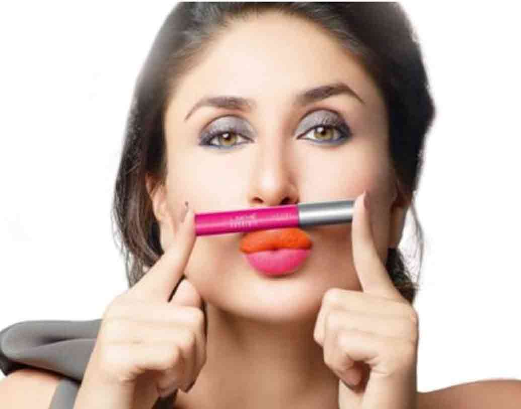 করিনা কপূর: বিজ্ঞাপনের জন্য এরকম টু-কালারড লিপস্টিক ব্যবহার করেন করিনা। মিশ্র প্রতিক্রিয়া ছিল বেবোর অনুরাগীদের মধ্যে।