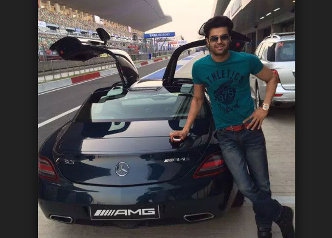 মনীশ পাল: তিনি শুধুমাত্র কমেডিয়ানই নন। তিনি একজন অভিনেতাও। তাঁর একটা অডি কিউ৫ আছে। তাঁর অডি মডেলটির সঠিক দাম জানা নেই। তবে অডির এই মডেলগুলি সাধারণত ৪৭ লক্ষ টাকা থেকে ৬০ লক্ষ টাকা মধ্যে ঘোরাফেরা করে।