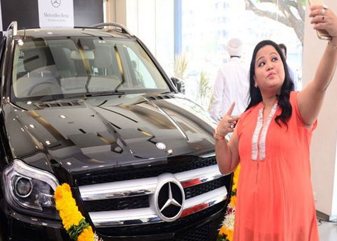 ভারতী সিংহ: কমেডির কথা যেখানে হচ্ছে, সেখানে কমেডি কুইন-এর কথা কি ভুললে চলে! মণীশ পালের মতো তাঁরও একটা অডি কিউ৫ আছে। আর আছে একটা কালো মার্সিডিজ। দাম ৫৫ লক্ষ থেকে ৬০ লক্ষ টাকা।