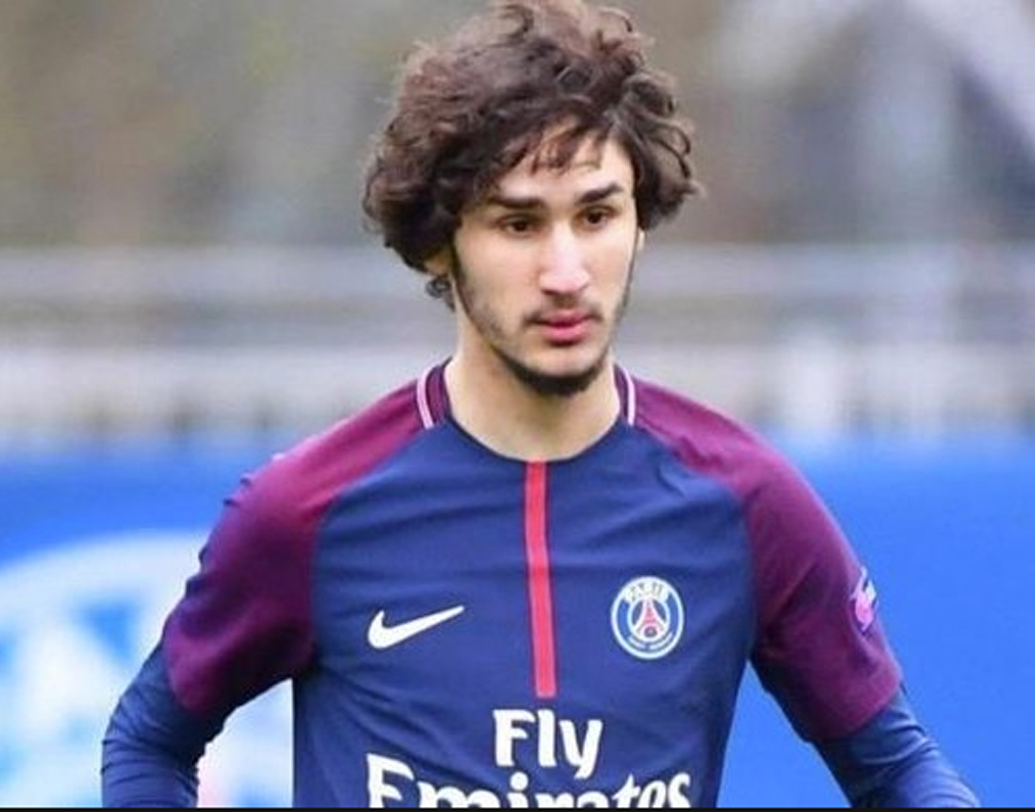 ইয়াসিন আদলি: আলজিরিয়ানবংশোদ্ভূত এই ফুটবলারটি যথেষ্ট আক্রমণাত্মক। লম্বা হওয়ায় বাড়তি সুবিধা পান। আগামী দিনে ফরাসি আক্রমণের ভরসা দিতে পারেন।