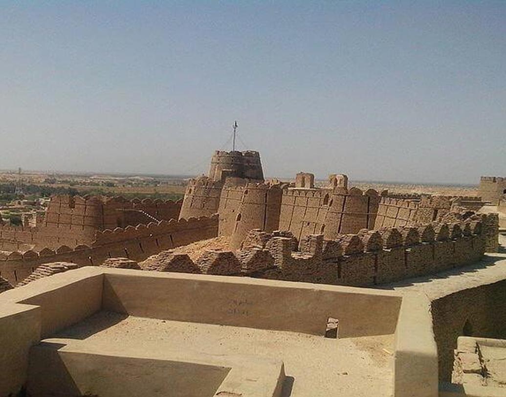 হায়দরাবাদ: অন্ধ্রপ্রদেশ বা তেলঙ্গানার রাজধানী নয়। পাকিস্তানের সিন্ধ প্রদেশের ঐতিহাসিক শহরের নামও হায়দরাবাদ। হজরত মহম্মদের তুতো ভাই হায়দার আলির নামেই পাকিস্তানের অষ্টম বৃহত্তম এই শহরের নাম।