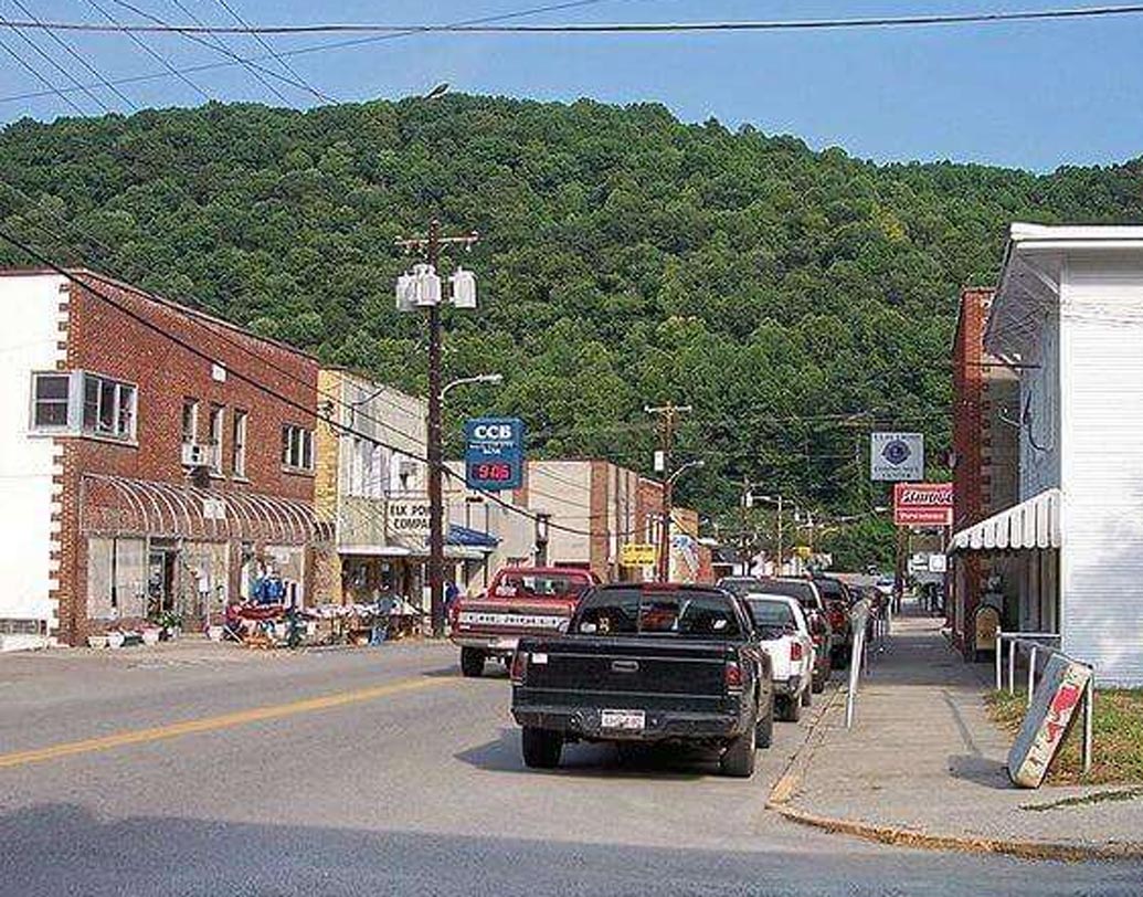 ইনদওর: আমেরিকার ক্লে কাউন্টির ছোট্ট শহরটির নাম মধ্যপ্রদেশের শহরটির নাম থেকেই রাখা হতে পারে। কিংবা হিব্রু শব্দ থেকেও। কারণ হিব্রুতে এনডোর শব্দের অর্থ বসন্ত বা বসতি।