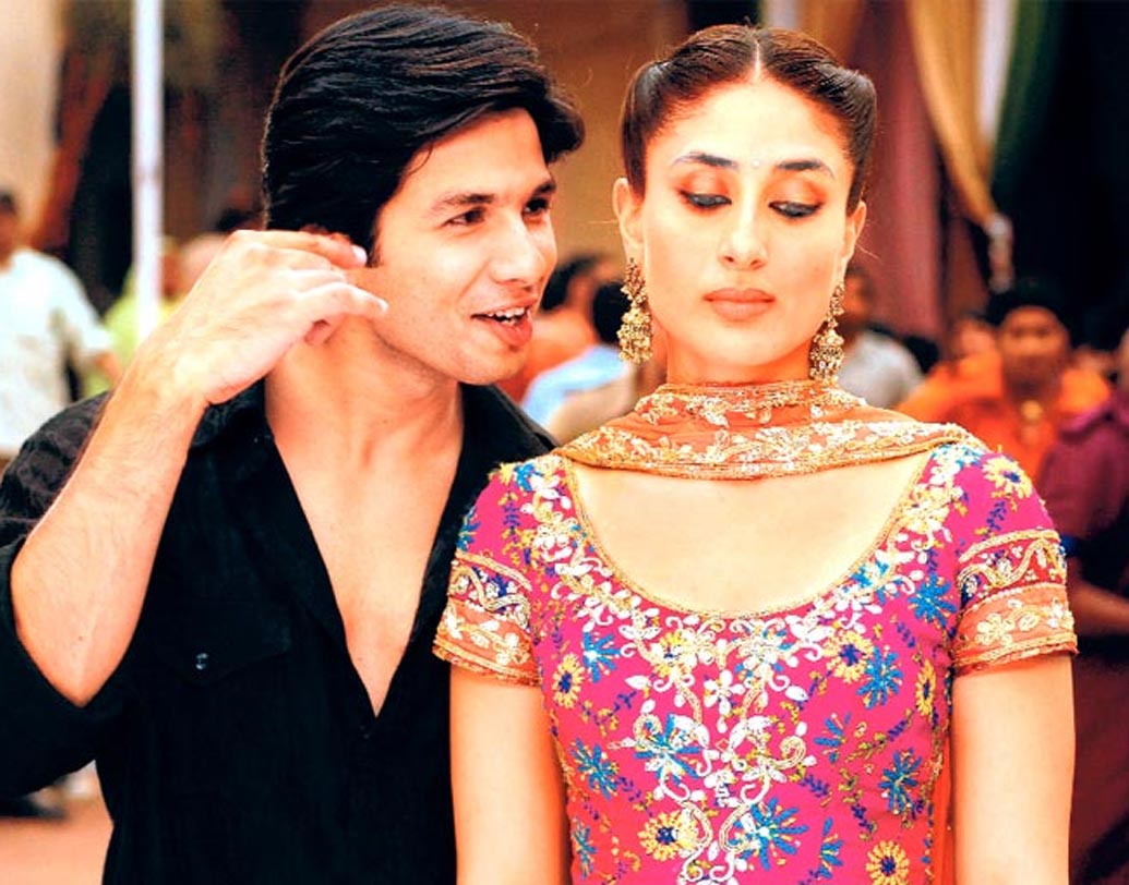 শাহিদ কপূর-করিনা কপূর: ‘বড্ড বেশি কমিটেড ছিলাম আমি। তবে ব্রেক আপের ঠিক পরে জব উই মেট সুপারহিট হওয়ার পর বুঝলাম, সব চয়েস ঠিক নয়’, এমনটাই নাকি বলেছিলেন শাহিদ।