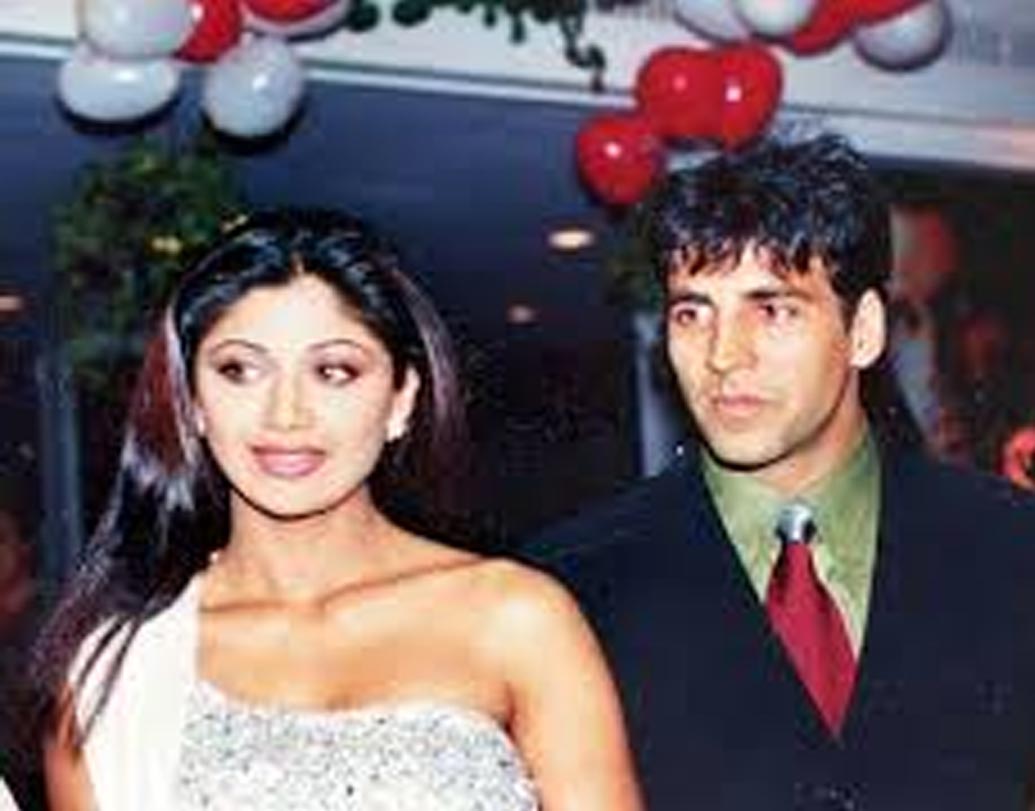 শিল্পা শেট্টি-অক্ষয় কুমার: তাঁকে নাকি ব্যবহার করেছেন অক্ষয়। আর অন্য সঙ্গী পেয়েই ভুলে গিয়েছেন তাঁকে। আক্কির সঙ্গে ব্রেক আপের পর এমনটাই অভিযোগ ছিল শিল্পার।