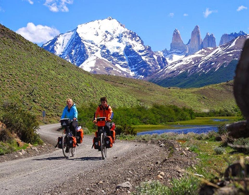 মাউন্টেন স্লাইকিং: সাইকেলটা তুখোড় চালাতে জানতে হবে কিন্তু। পশ্চিমবঙ্গের সিঙ্গালিলা হোক কিংবা লাদাখের পাং থেকে রুমৎসে, দু’ চাকায় ঘুরে আসতে পারেন আপনিও। চ্যালেঞ্জিং রাইড, কিন্তু অ্যাডভেঞ্চার জাঙ্কিদের হট ফেভারিট।