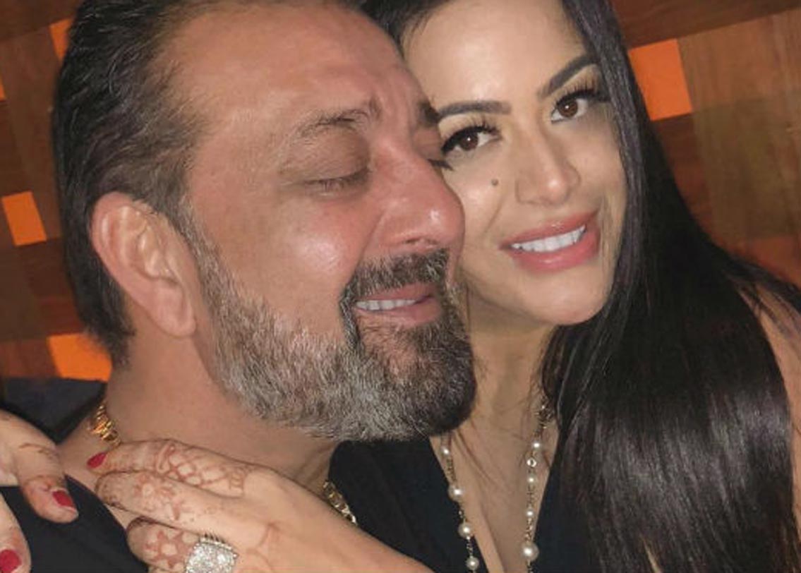 ত্রিশালা দত্ত: সঞ্জয় দত্ত এবং তাঁর প্রথম স্ত্রী রিচা শর্মার মেয়ে ত্রিশালা। মা মারা যাওয়ার পর থেকেই ত্রিশালা আমেরিকায় আছেন। পুরো ছবির কোথাও ত্রিশালার চরিত্র রাখা হয়নি। এটা সত্যিই শকিং!