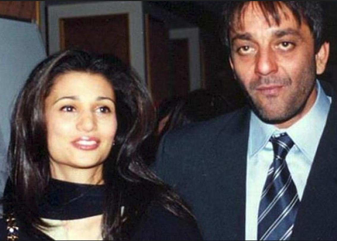 রিয়া পিল্লাই: ১৯৯৮ সালে রিয়ার সঙ্গে বিয়ে করেন সঞ্জয় দত্ত। কিন্তু খুব বেশি তাঁরা একসঙ্গে ছিলেন না। বিয়ের কয়েক বছরের মধ্যে মিউচুয়াল ডিভোর্সের পথে এগন তাঁরা। সঞ্জুতে উল্লেখ নেই তাঁরও।