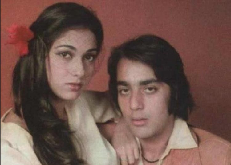 টিনা মুনিম: অনেকেই ভেবেছিলেন ছবিতে সোনম কপূরের চরিত্রটি টিনা মুনিমকে উদ্দেশ্য করেই। পরে শোনা গিয়েছিল, মাধুরীর চরিত্রে অভিনয় করবেন তিনি। তবে এই বিষয়ে এখনও যথেষ্ট সন্দেহ রয়েছে।