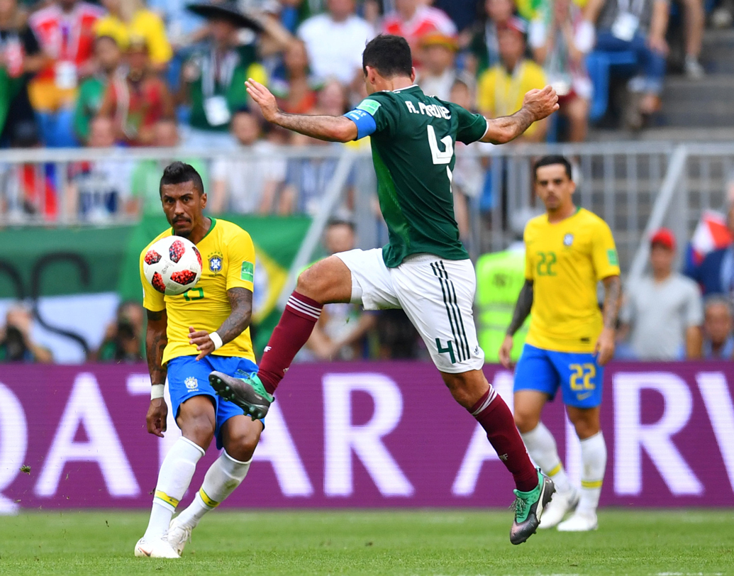 অসাধারণ গতি: ব্রাজিলীয় গতির বিরুদ্ধে প্রথমার্ধে লড়াই চালালেও সময় যতই এগিয়েছে, ততই পিছিয়ে পড়েছে মেক্সিকো। ম্যাচের দ্বিতীয়ার্ধে দু’দলের মধ্যে পার্থক্য গড়ে দিয়েছিল এই গতি আর ছন্দ।