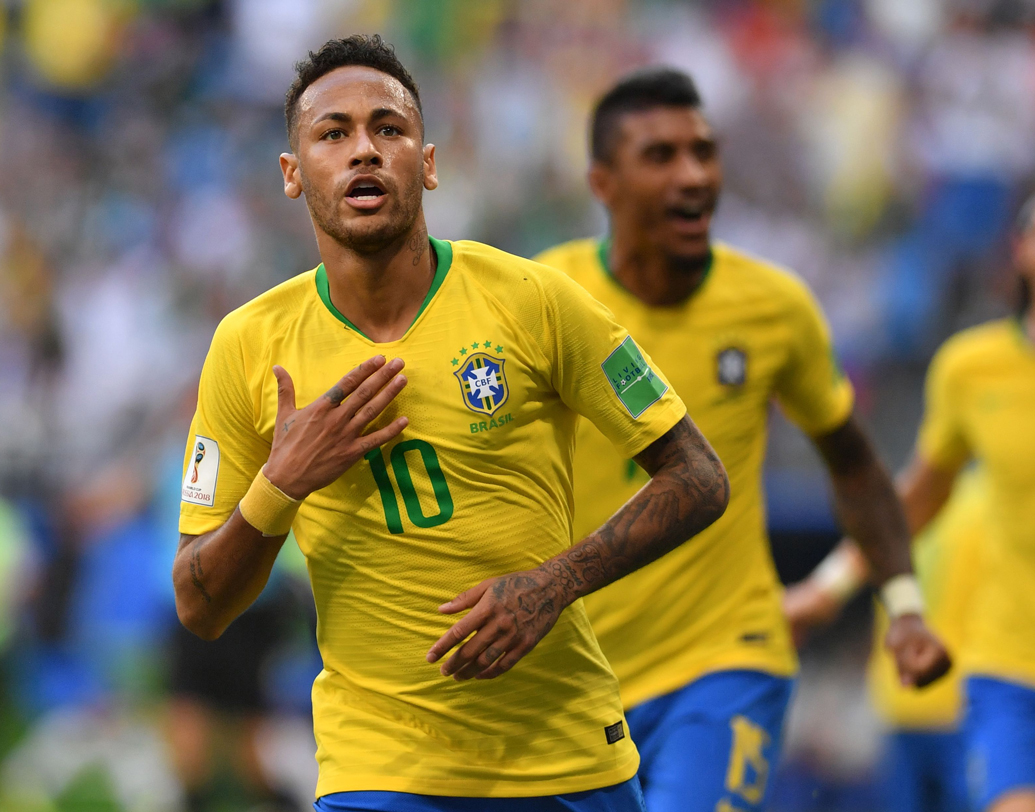 নেমার: তাঁকে নিয়ে সমালোচনা কম হয়নি। কিন্তু, এ দিনের ম্যাচে সব সমালোচনার জবাব দিলেন নেমার। শুধু নিজে গোল করলেন না, গোল করালেনও। ব্রাজিলের আক্রমণের নেতৃত্বও দিলেন।