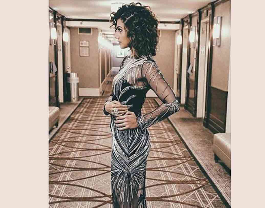 তাপসীর ডাকনাম ম্যাগি। কেন হবে না! এক ঢাল কোঁকড়া চুল রয়েছে যে ‘নাম শাবানা’ নায়িকার মাথায়।