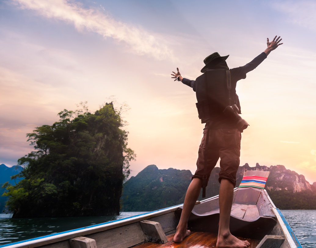 আচ্ছা কখনও কি বিষয়টা অন্য ভাবে ভেবে দেখেছেন? মানে, একা থাকার যে সব সুবিধা, সে সব নিয়ে কি আলাদা করে ভেবেছেন? একা মানেই কিন্তু নিজের ইচ্ছায় সময় কাটানোর বিপুল সুযোগ। কোনও কিছুর জন্যই কারও কাছে জবাবদিহির প্রয়োজন পড়ে না। স্বাধীন জীবনের মজা নেওয়া যায় চেটেপুটে। কাজেই একা থাকার ভাল দিকগুলোও ভাবতে শিখুন। ছবি: পিক্সঅ্যাবে।