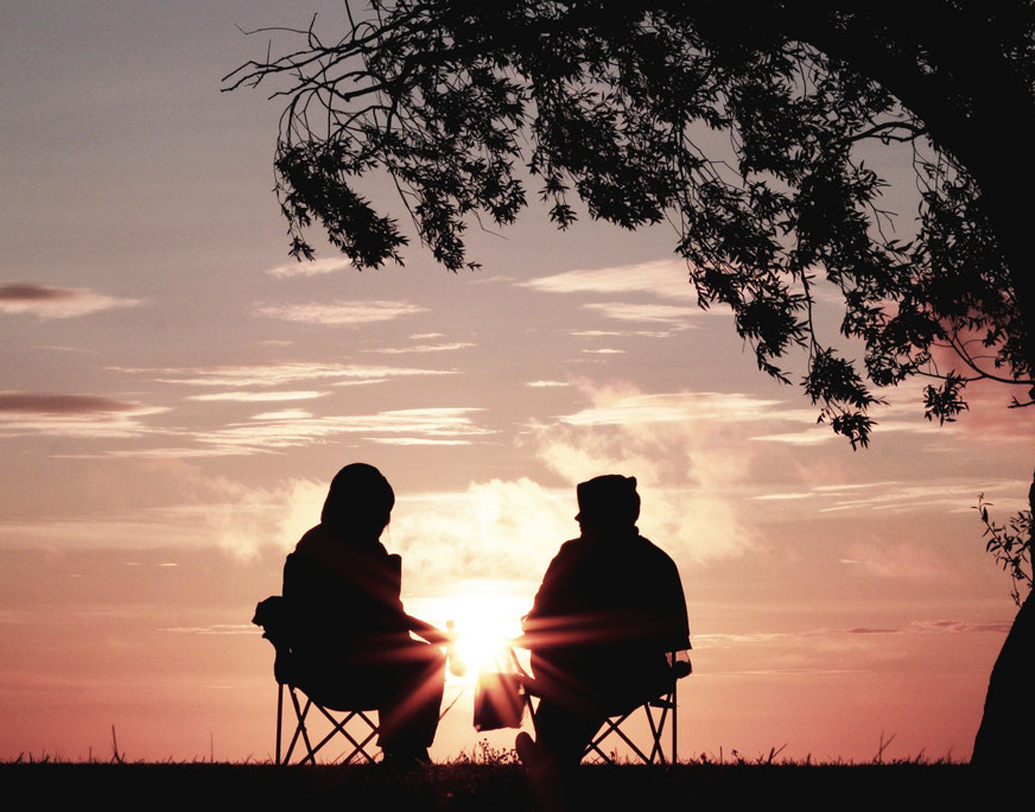 আপনার একা থাকা নিয়ে খুব সমালোচিত হচ্ছেন? বাড়ি থেকেও চাপ আসছে জীবনে থিতু হওয়ার? এ দিকে মনের মতো মানুষ না পেলে আপনি সম্পর্কে জড়ানোর ভরসা পাচ্ছেন না। এমন হলে অপেক্ষা করুন নিজের মনের মানুষের জন্য। দরকারে বাড়িতে কথা বলুন। কারও কথায় প্রভাবিত হয়ে, একটা সম্পর্কে জড়াতে হবে— এমন দায় থেকে সম্পর্কে জড়াবেন না। ছবি: আনস্প্ল্যাশ।