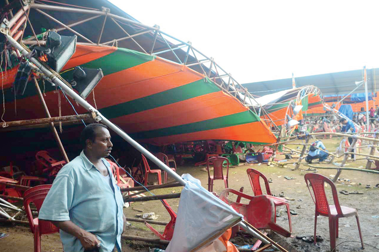 Modi rally’s decorator set to build Shah stage