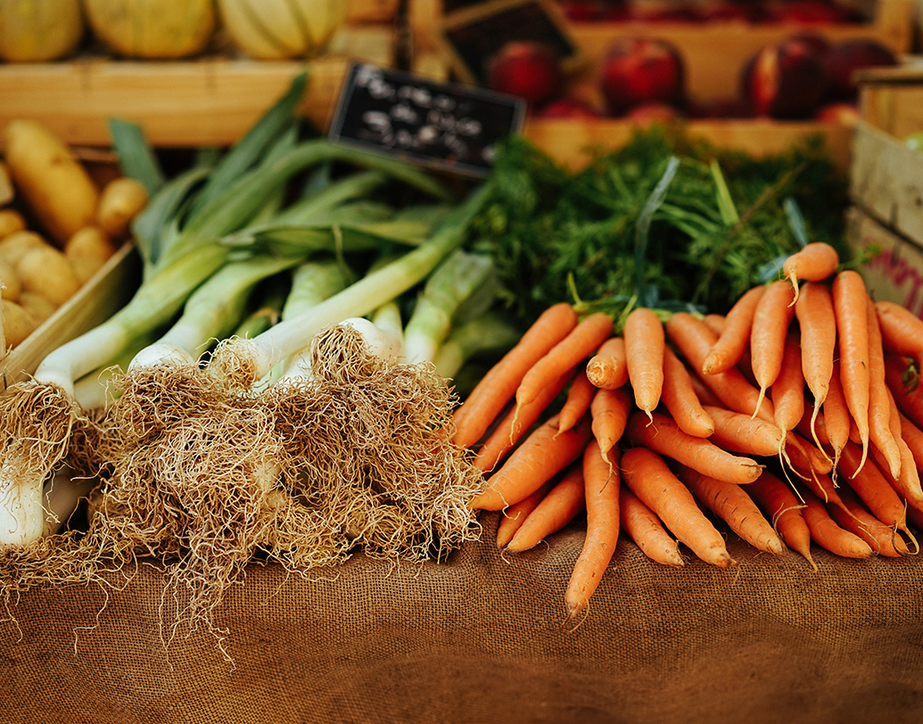 উইকএন্ডের পার্টিতে গিয়ে তেলে-ঝোলে-অম্বলে বেশ ভালই তো ছিলেন। এ বার সপ্তাহের শুরুতেই সে সব ছেড়ে ফেলুন। ডায়েটে রাখুন ব্রাউন রাইস, ওটমিল, সবুজ শাক-সব্জি, মরসুমি ফল বা স্প্রাউট। এতে পর্যাপ্ত পরিমাণ ফাইবার, প্রোটিন, ভিটামিন ও মিনারেল থাকবে আপনার ডায়েটে।