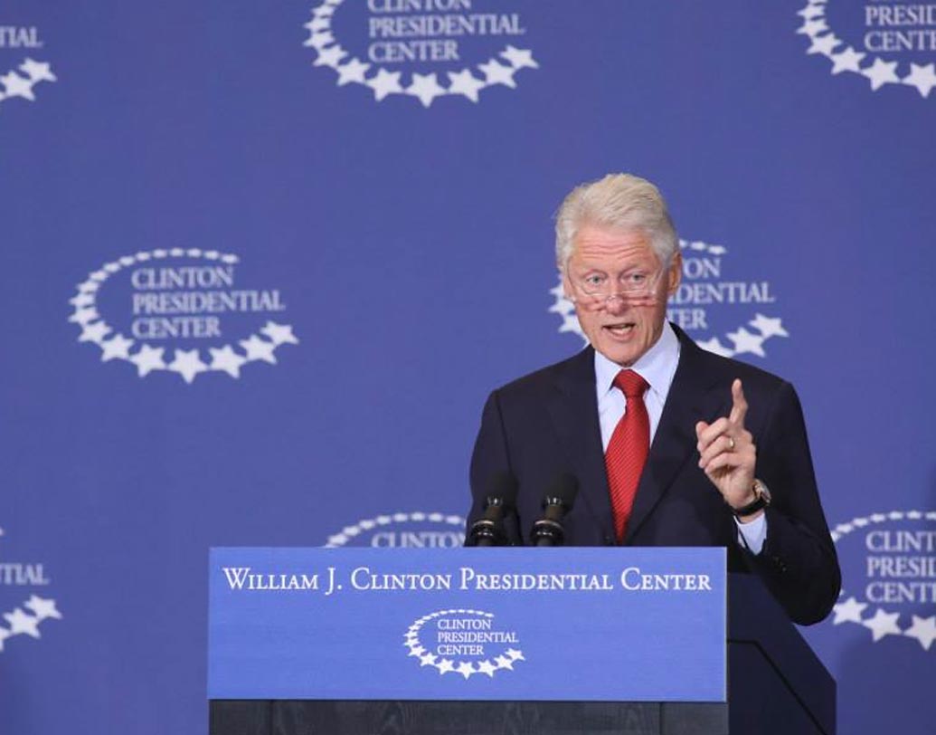 বিল ক্লিন্টন: কম সময় ঘুমের জন্য নাকি বেশ নাম ছিল প্রাক্তন মার্কিন প্রেসিডেন্টের। দিনে ৫ ঘণ্টার বেশি একেবারেই ঘুমোতে পছন্দ করতেন না তিনি। তবে, হার্টে অস্ত্রোপচারের পর সেই অভ্যাস তিনি বদলেছেন কি না সেই বিষয়ে অবশ্য জানা যায়নি।