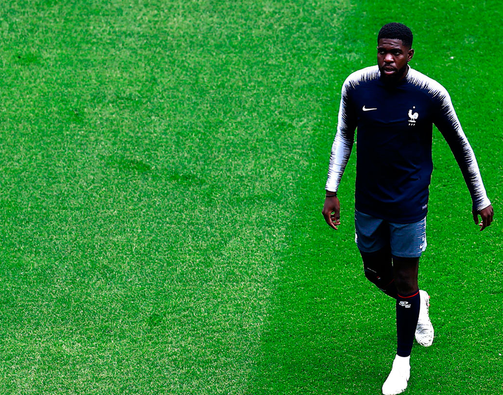 স্যামুয়েল উমতিতি। ক্যামেরুনে জন্ম। দু’বছর বয়সে ফ্রান্সে চলে আসেন। এখন খেলেন বার্সেলোনায়। ছবি: এএফপি।