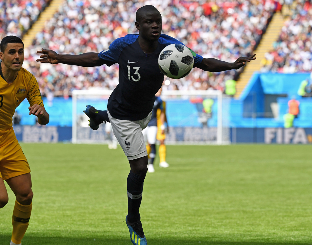 এনগোলো কঁতে: মালি থেকে ফ্রান্সে এসেছিল তাঁর পরিবার। তবে কঁতের জন্ম ফ্রান্সেই। খেলেন ইংল্যান্ডের চেলসি ক্লাবের হয়ে। ছবি: এ এফ পি।