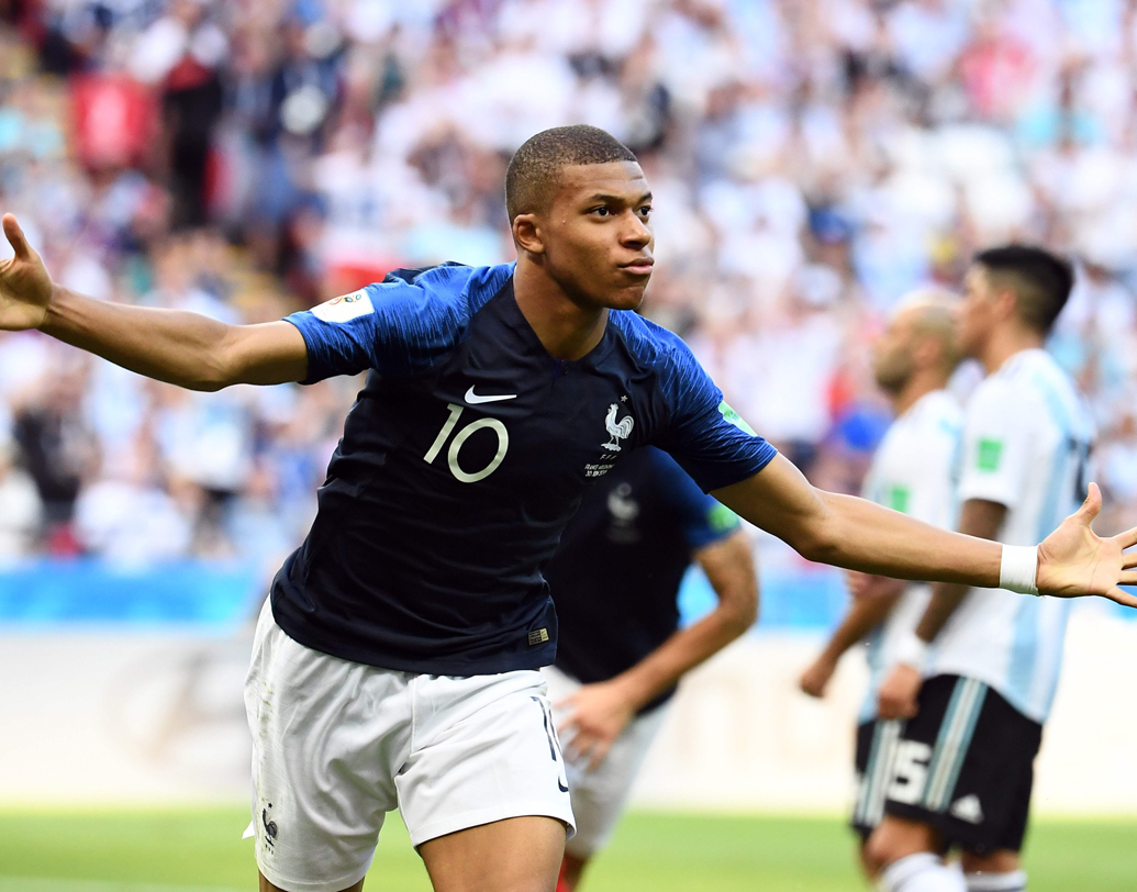কিলিয়ান এমবাপে: বাবা ক্যামেরুন ও মা আলজিরিয়া থেকে এলেও এমবাপের জন্ম ফ্রান্সেই। খেলেন প্যারিস সঁ জঁ-য়। ছবি: এএফপি।