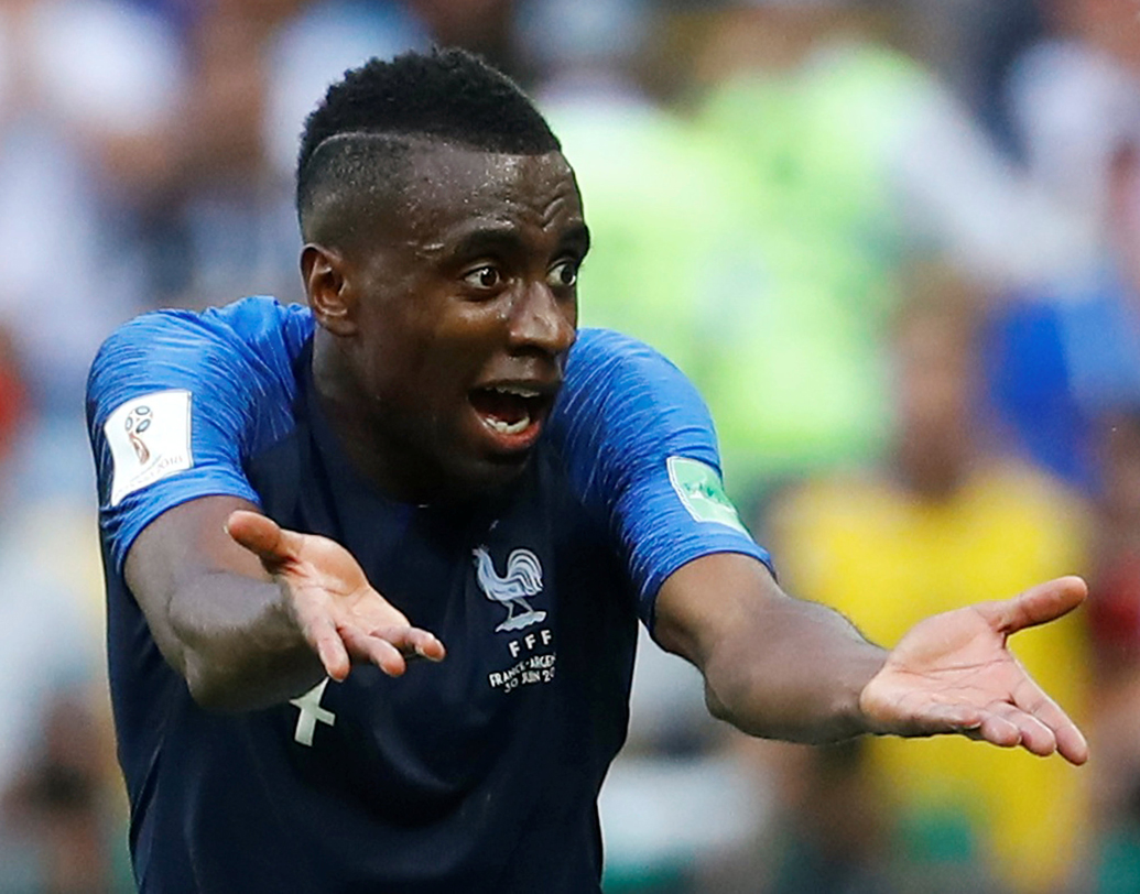 ফ্রান্সের মাতুইদিও দেখেছেন দুটো হলুদ কার্ড। ফলে ৬ জুলাই নিঝনি নভগরদ স্টেডিয়ামে উরুগুয়ের বিরুদ্ধে কোয়ার্টার ফাইনালে খেলতে পারবেন না তিনি। ছবি: রয়টার্স।