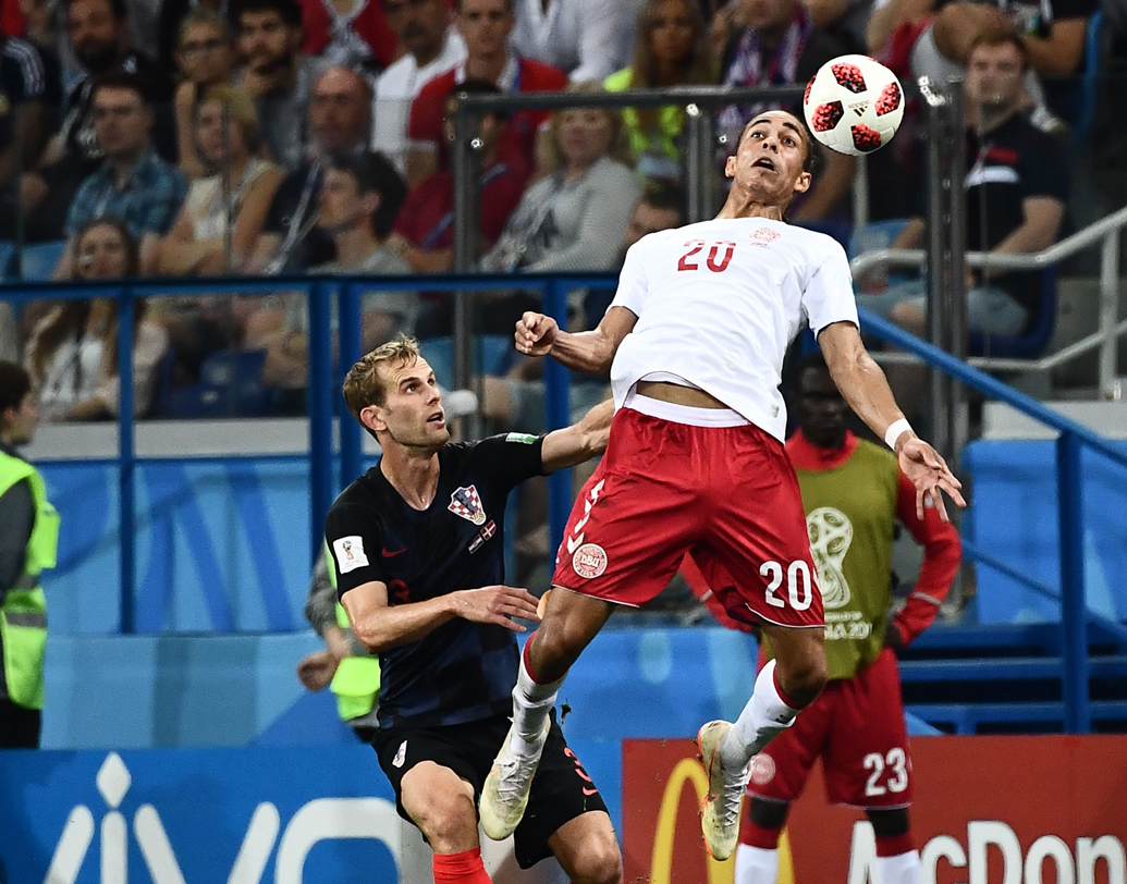 ক্রোয়েশিয়ার মার্সেলো ব্রোজোভিচও দেখেছেন দুটো হলুদ কার্ড। ৭ জুলাই সোচির ফিশট স্টেডিয়ামে রাশিয়ার বিরুদ্ধে কোয়ার্টার ফাইনালে খেলতে পারবেন না তিনি। ছবি: এএফপি।