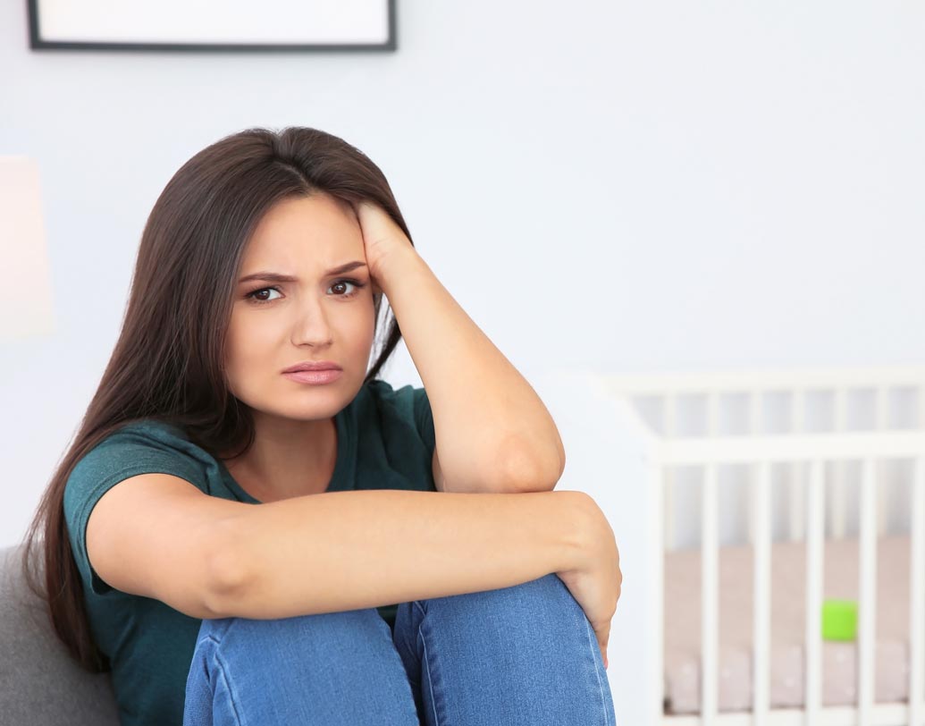 মানসিক চাপ: মাতৃত্বকালীন ছুটিতে যাওয়ার আগে অফিসে কাজের চাপ বেড়েছে কিংবা বাড়িতে কোনও কারণে মানসিক চাপে আছেন? আপনার শিশু কিন্তু ঠিক টের পেয়ে যায়। গর্ভবতী মাকে চিকিৎসকরা পরামর্শ দেন চাপমুক্ত থাকতে। এতে তার শরীর তো ভাল থাকেই, সঙ্গে ভাল থাকে শিশুও। আপনি সমস্যায় থাকলে তারও মন খারাপ হয়। অস্তিরতা থাকে তার ছটফটানিতে। ছবি: শাটারস্টক।