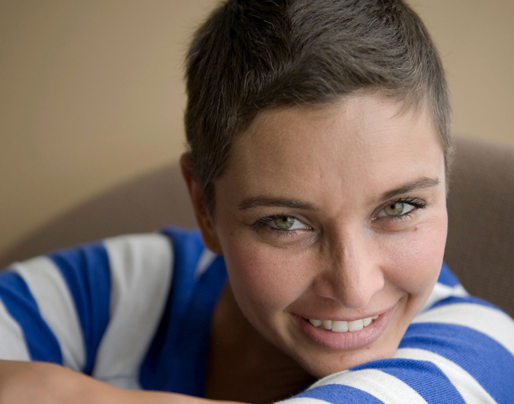 ২০০৯ সালে অভিনেত্রী লিজা রে’র ব্লাড ক্যানসার (মাইয়েলোমা)ধরা পড়ে। লোকচক্ষুর অন্তরালে, মিডিয়া থেকে বহু দূরে নিজের চিকিৎসা শুরু করেন লিজা। সুস্থ হয়ে ফিরেও আসেন। ২০১০ সালে জানিয়ে দেন, স্টেম সেল প্রতিস্থাপনের পর তিনি সম্পূর্ণ সুস্থ।