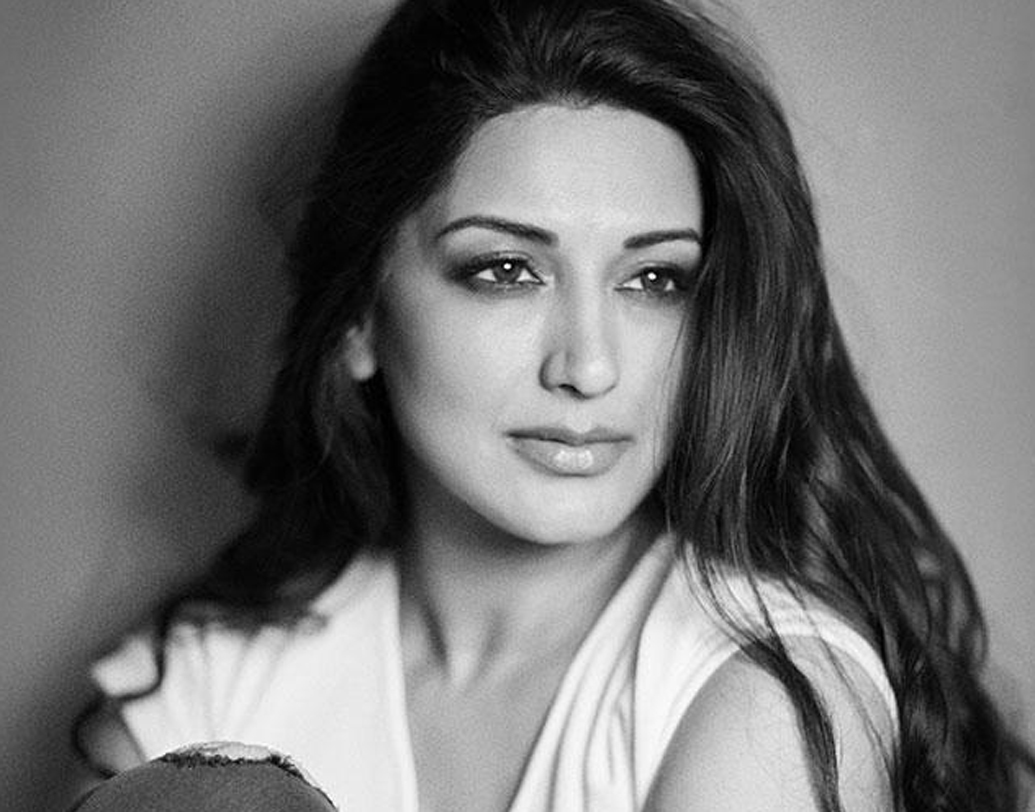 ক্যানসারের শিকার হয়েছেন সোনালি বেন্দ্রেও। দিন দু’য়েক আগে টুইটারের মাধ্যমে জানান, মেটাস্ট্যাটিক ক্যানসারে ভুগছেন তিনি। চটজলদি সিদ্ধান্ত নিয়ে চিকিৎসার জন্য নিউ ইয়র্কে পাড়ি দিয়েছেন অভিনেত্রী।