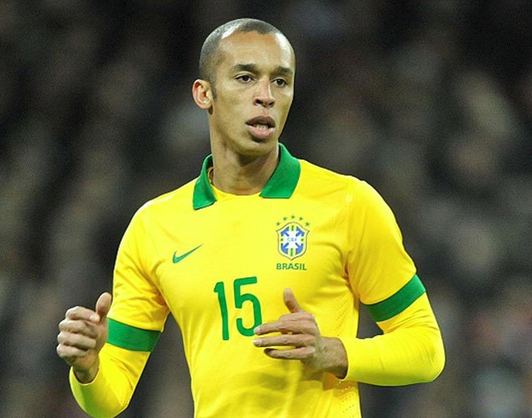 মিরান্ডা: এই সেন্ট্রাল ডিফেন্ডারের উপর আজ অনেকটাই ভরসা করছে ব্রাজিল। ২০০৯ সালে প্রথম ব্রাজিলের হয়ে পথ চলা শুরু মিরান্ডার। দু’টি কোপা আমেরিকা টুর্নামেন্টও খেলেছেন তিনি। ফাইল চিত্র।