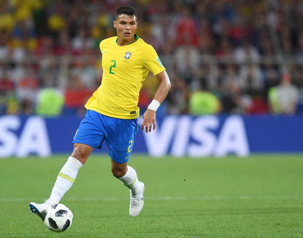 থিয়াগো সিলভা: এই সেন্ট্রাল ডিফেন্ডারের পারফরম্যান্স আজ দলের ভাগ্য বদলে দিতে পারে। ২০১৩ ফিফা কনফেডারেশন কাপে দলকে নেতৃত্ব দিয়েছিলেন তিনি। এখনও পর্যন্ত সিলভা জিতেছেন চারটি লিগ ওয়ান চ্যাম্পিয়নশিপ, পাঁচটি কোপস দে লা লিগ এবং তিনটি কোপ দে ফ্রান্স। ছবি: এএফপি।