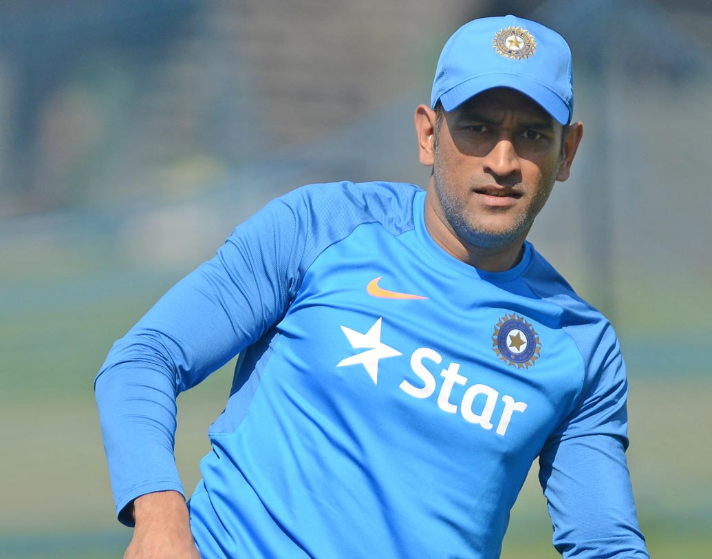 ওয়ান ডে বিশ্বকাপ, টি২০ বিশ্বকাপ, চ্যাম্পিয়ন্স ট্রফি, একাধিক আইপিএল খেতাব— কী নেই ধোনির ক্যাবিনেটে! বিশ্বের অন্যতম সফল অধিনায়ককে তাঁর এই দুর্দান্ত পরিসংখ্যানের জন্যই ভালবাসেন ফ্যানেরা।