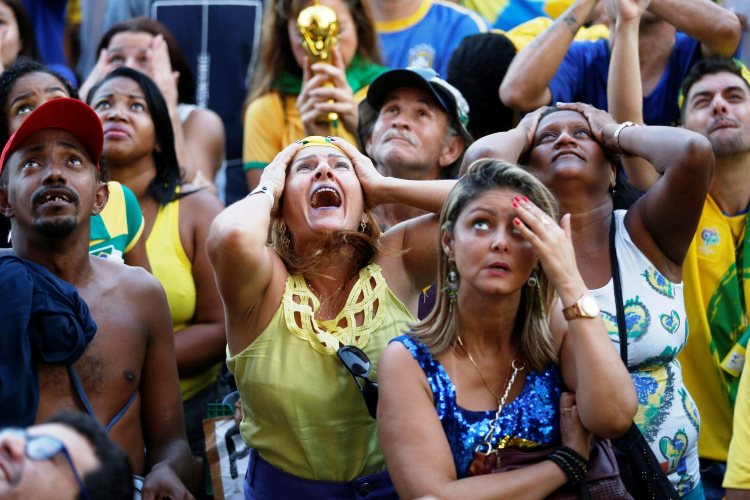 মেক্সিকোর বিরুদ্ধে দু’গোলে জেতা ছাড়া ব্রাজিলের আক্রমণ কখনই ছন্দোবদ্ধ দেখায়নি। স্ট্রাইকার গ্যাব্রিয়েল জেসুস গোল করতে পারেননি পুরো প্রতিযোগিতায়। নেমারের পা থেকে এসেছে একটা গোল। ফাইনাল থার্ডে বারবার বলের দখল হারানোয় সেলেকাওদের কাজ আরও কঠিন হয়ে পড়ে। ছবি: পিটিআই